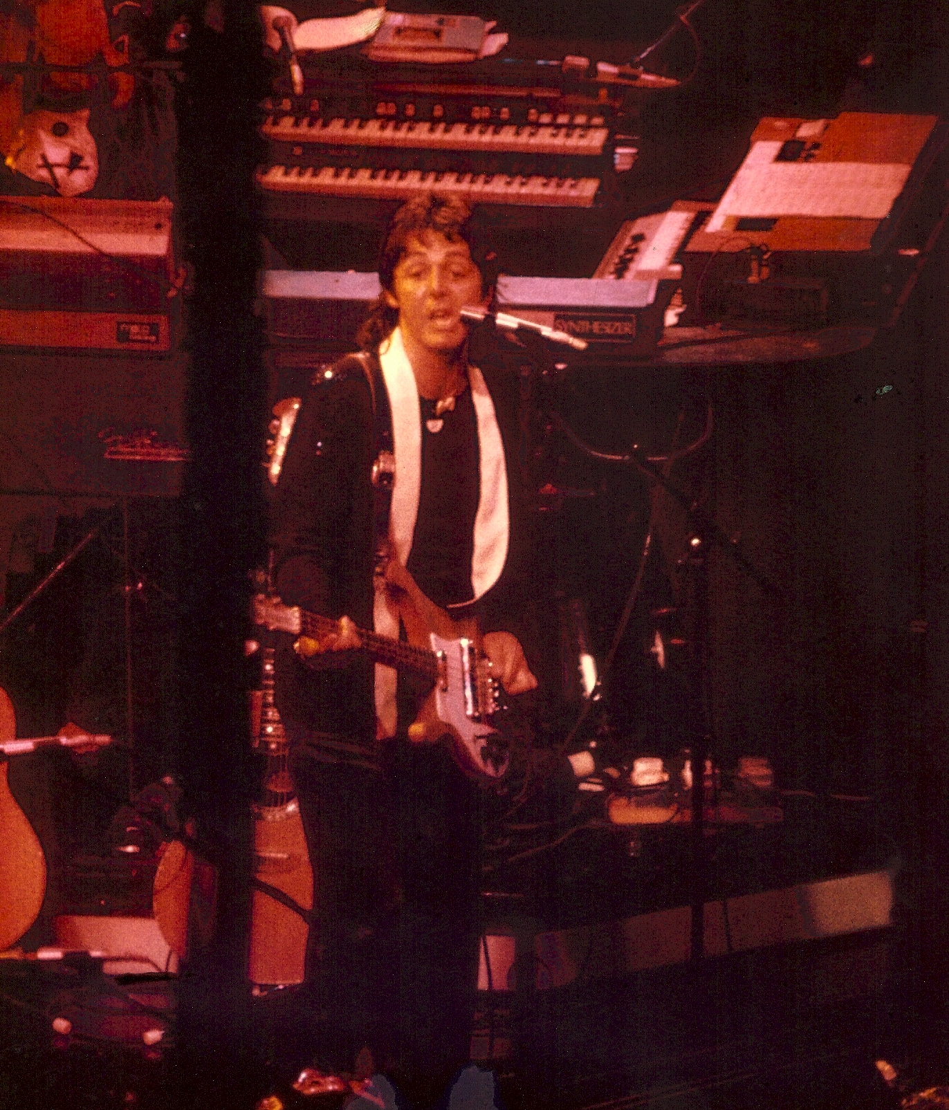 PaulMcCartneyAndWings1976-05-07OlympiaStadiumDetroitMI (3).jpg